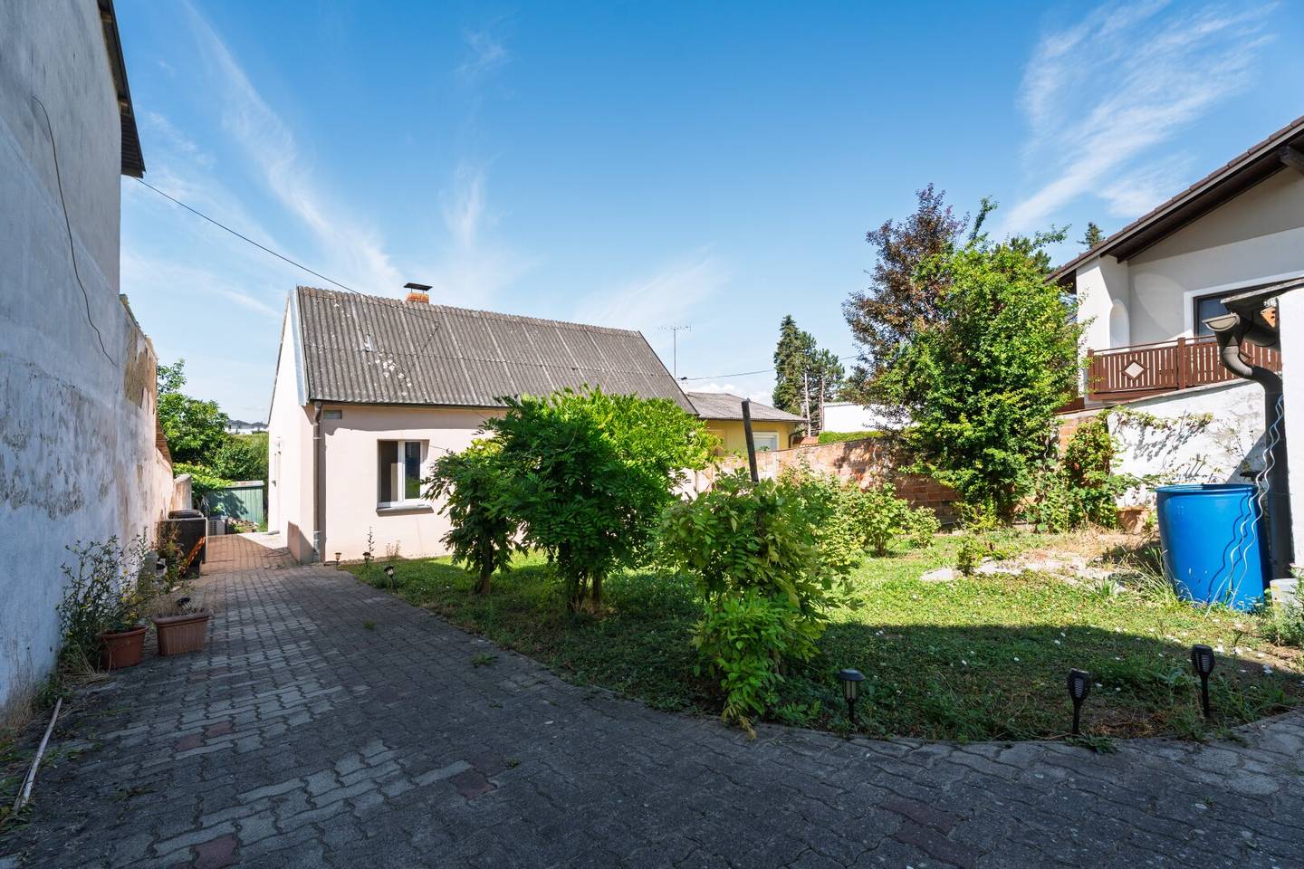 Small House, Large Plot - Absolute Quiet Location!