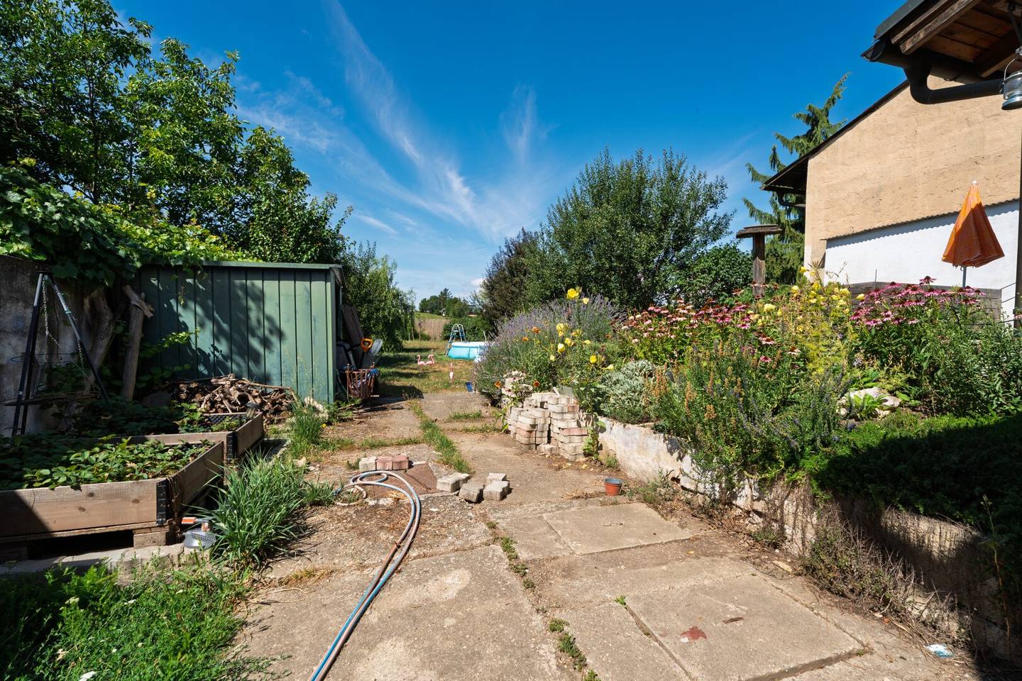 Small House, Large Plot - Absolute Quiet Location!