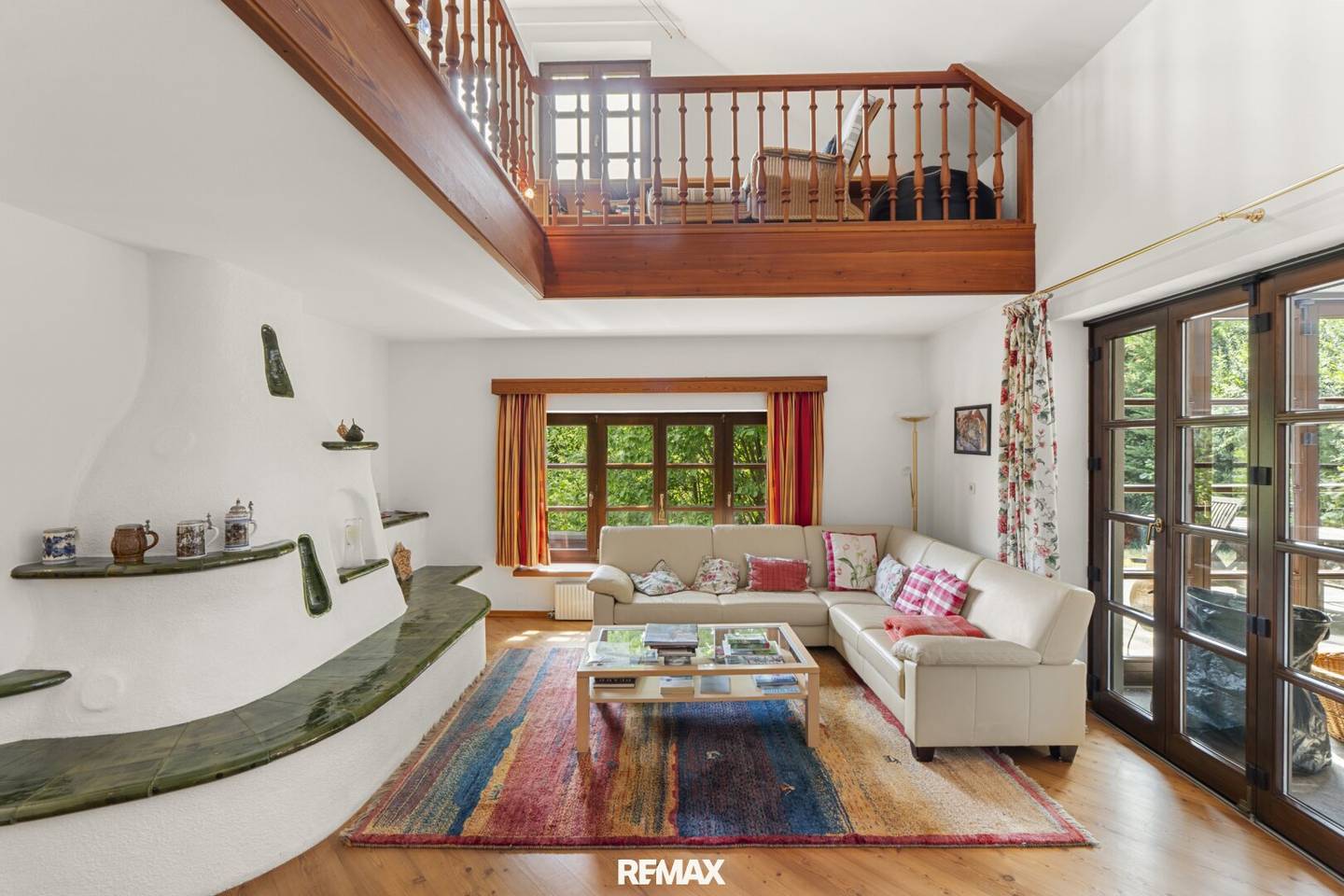 Spacious country house in sunny elevated location | Living with style, nature and privacy