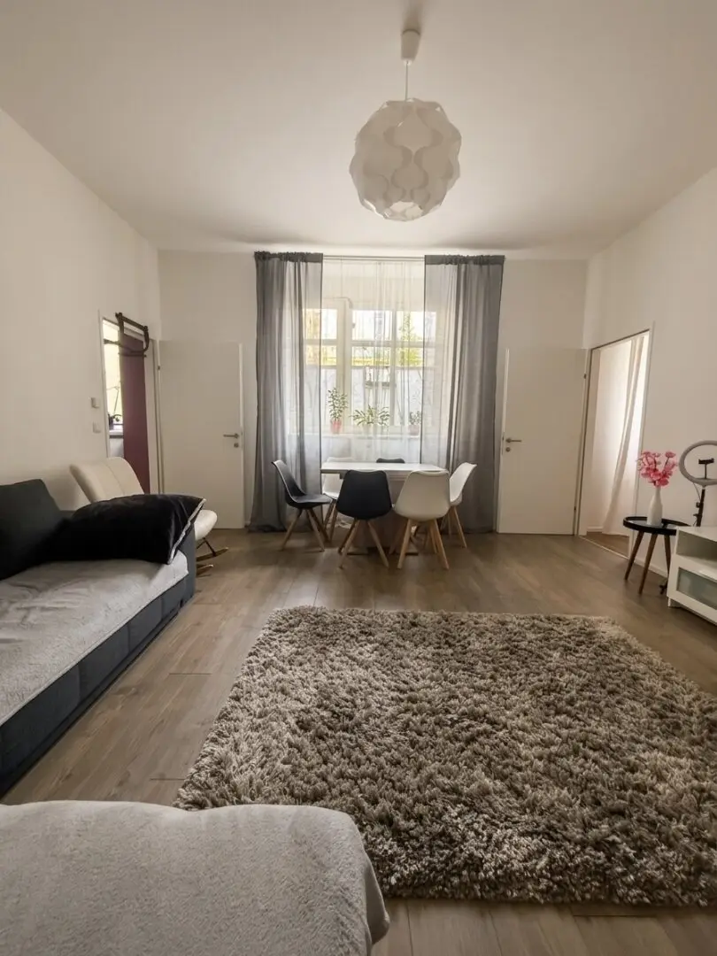 Beautiful period apartment in a quiet location temporarily rented