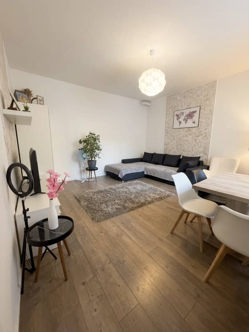 Temporarily leased old building apartment in quiet Hernals location