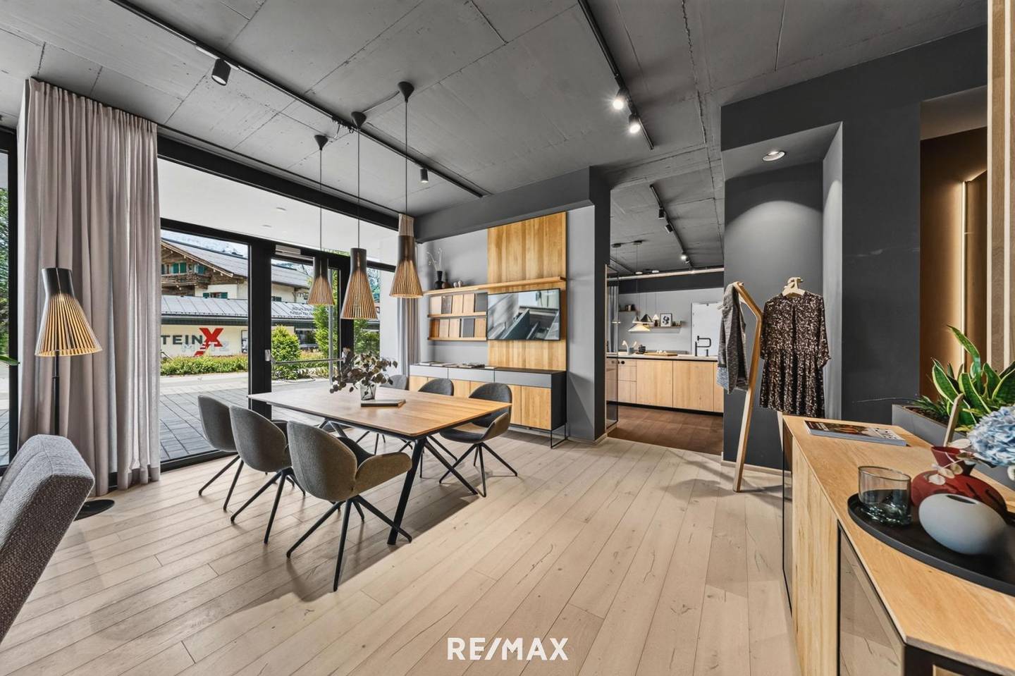 Modern apartment in central location ideal for showroom
