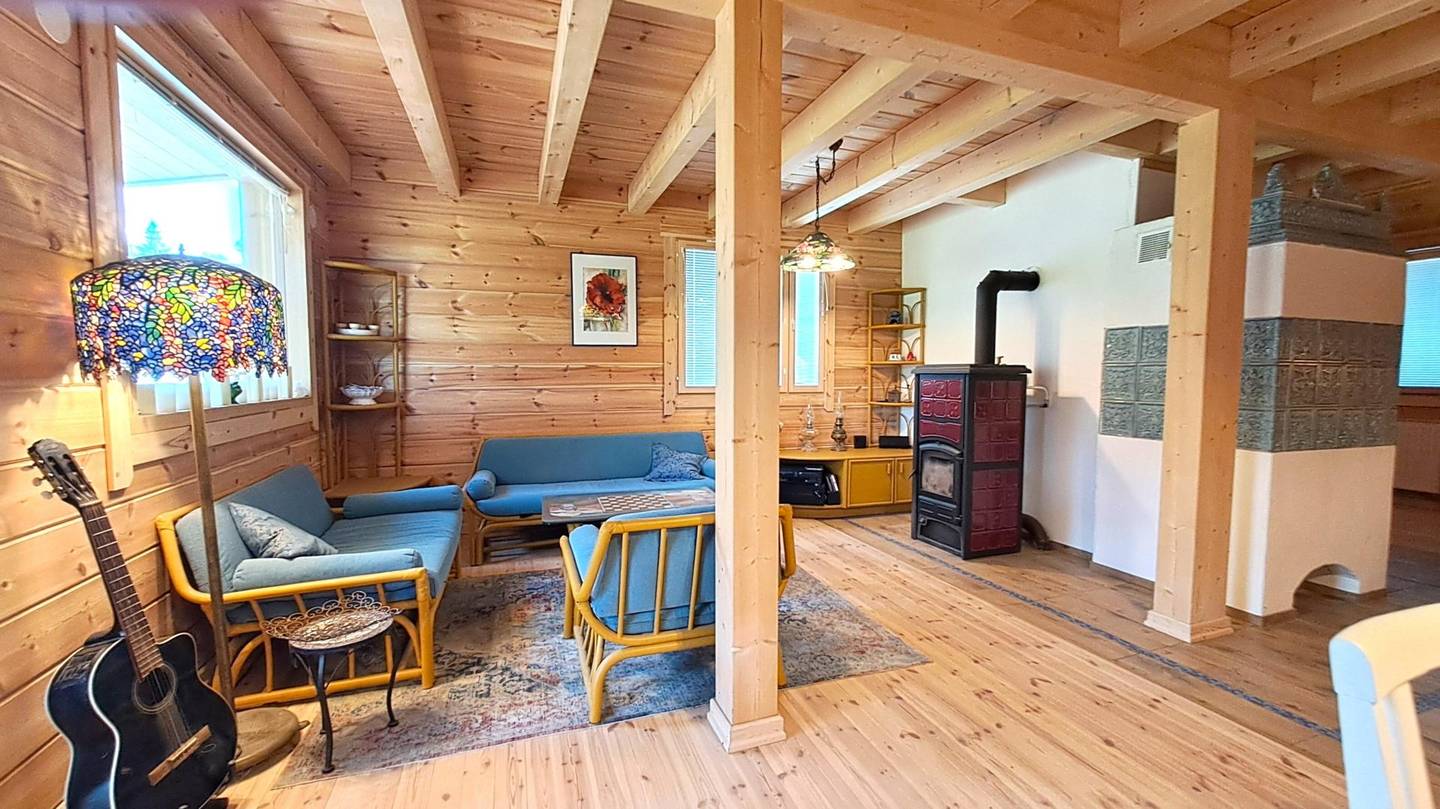 Alleinlage mit skandinavischem Blockhaus und Pool Familienwohnung
