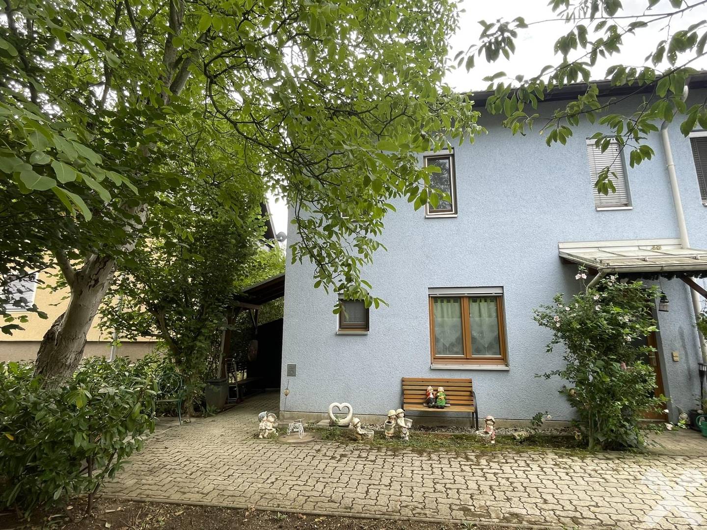 Ruhig gelegene Familienwohnung mit Garten und Carport