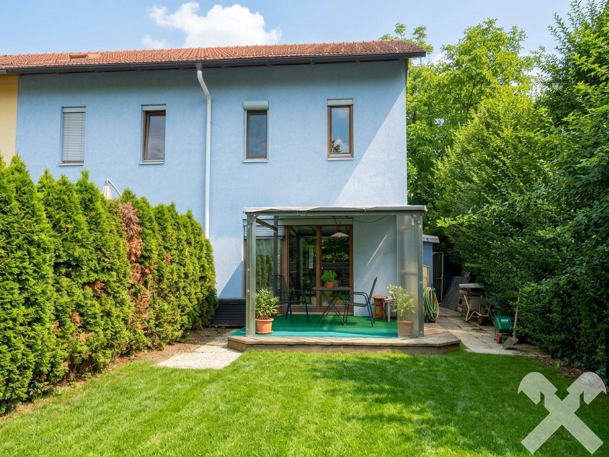 Quiet family apartment with garden and carport