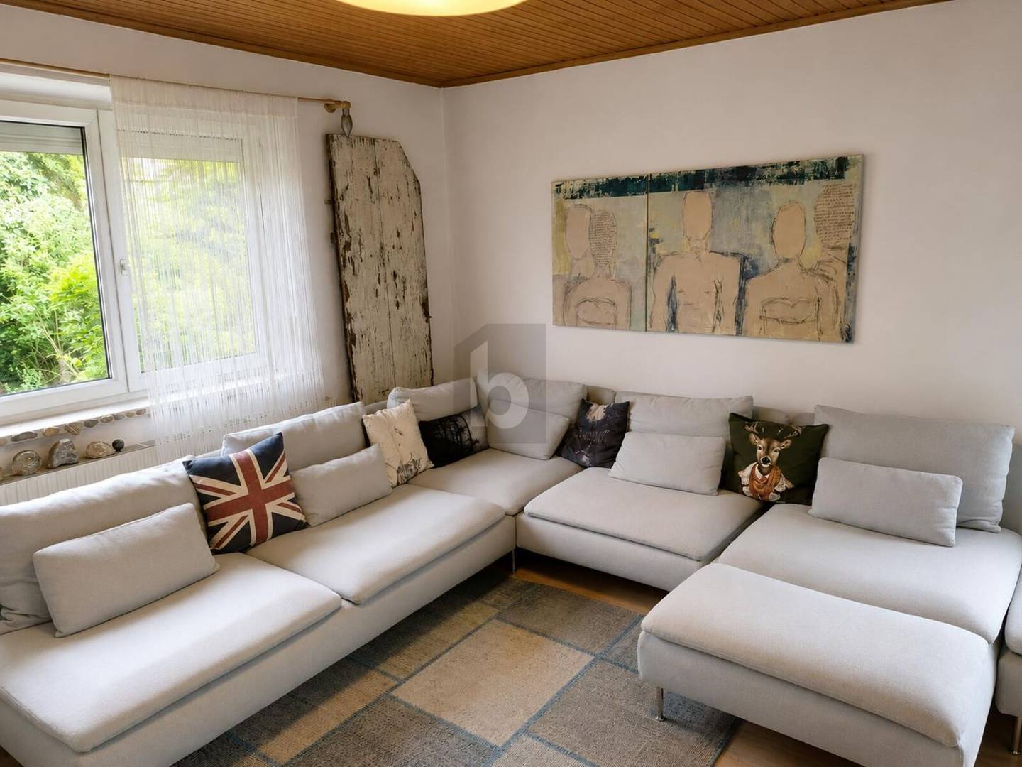 Familienwohnung mit privatem Naturgarten und Garage