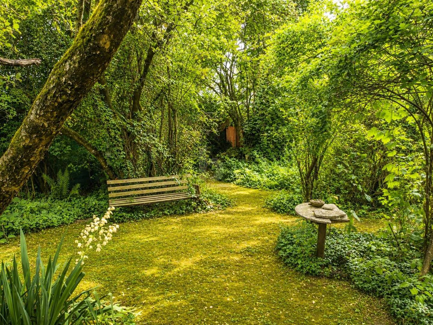 Familienwohnung mit privatem Naturgarten und Garage