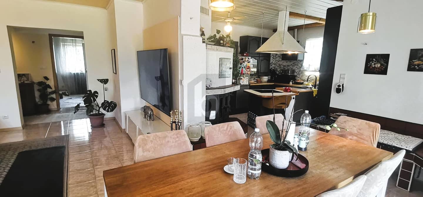 Familienwohnung mit großem Garten und Kamin