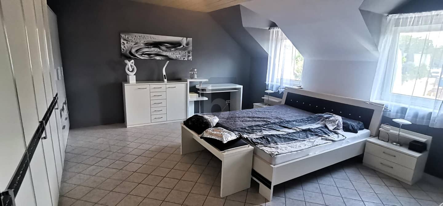 Familienwohnung mit großem Garten und Kamin
