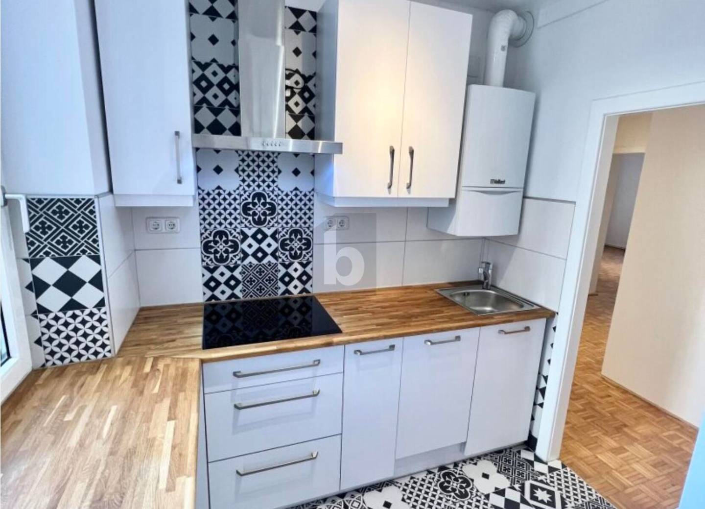 Modern apartment with efficient layout and good transport links Wohnung