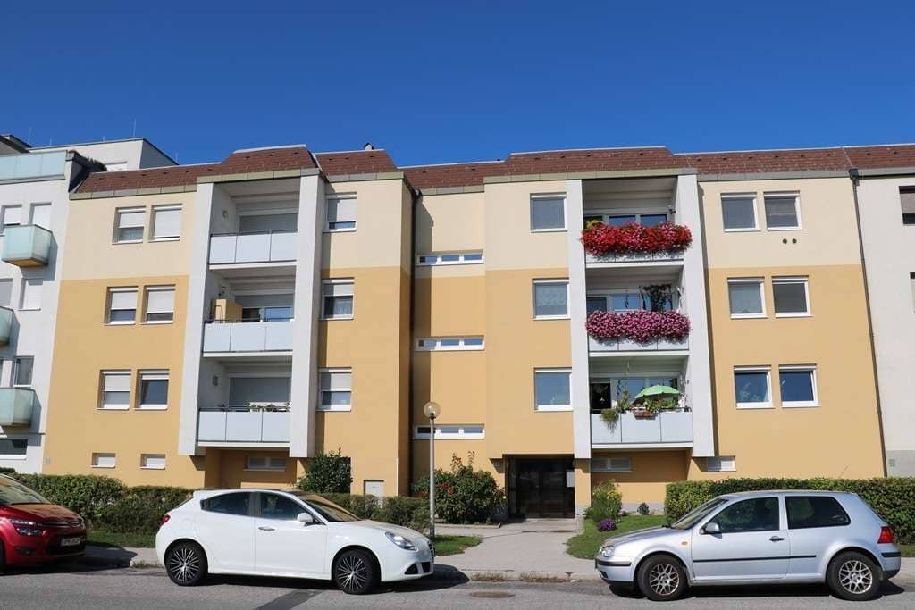 Gepflegte Wohnung mit Aufzug und Balkonen