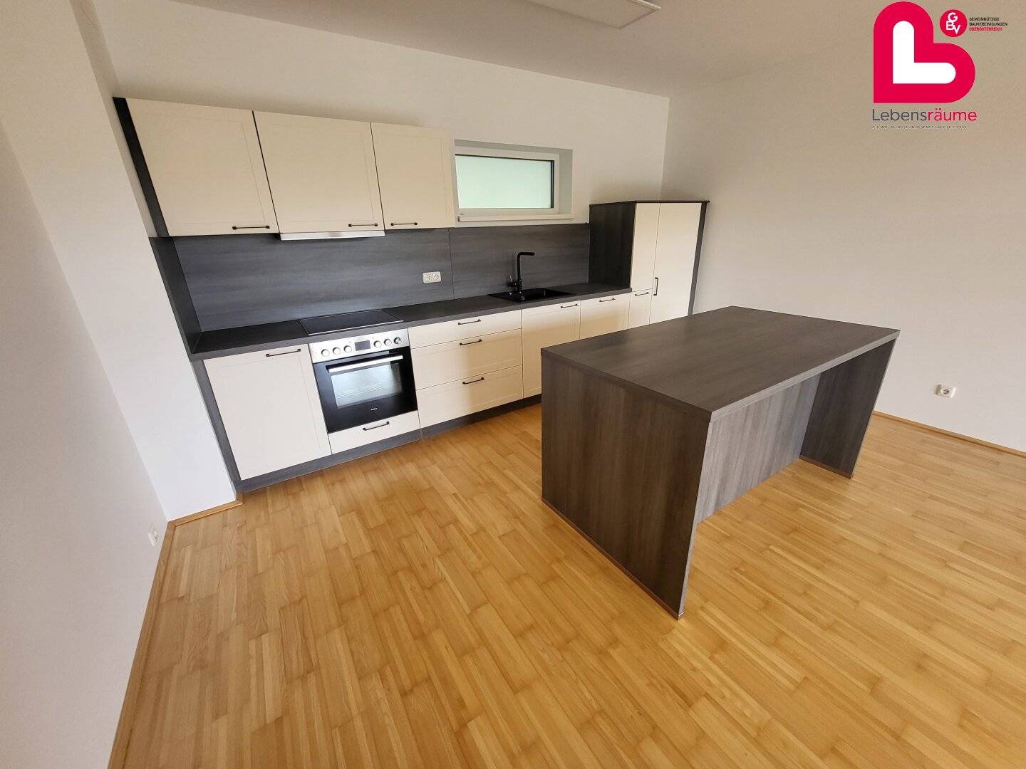 Bright Apartment with View