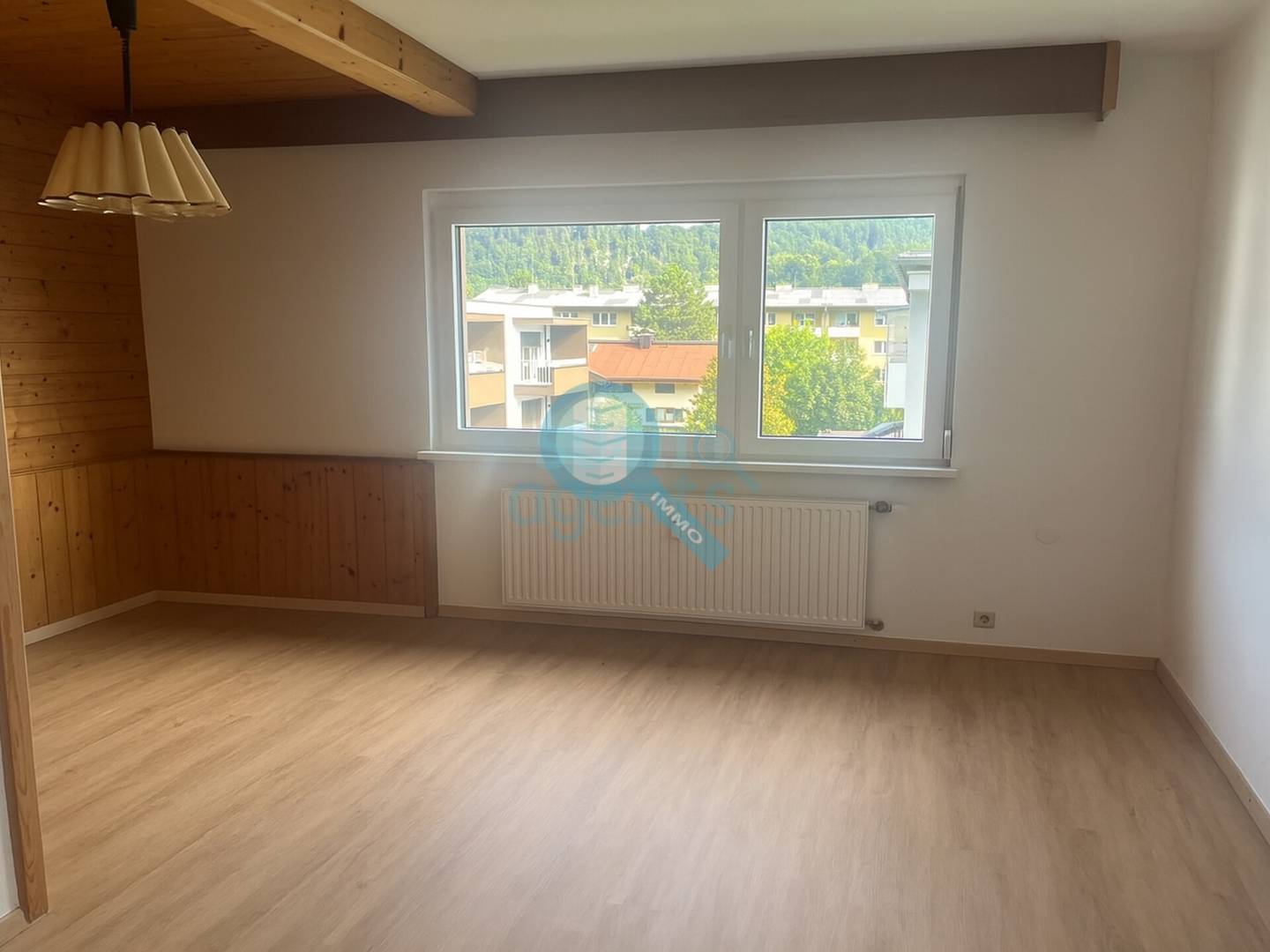 Bright Dachgeschosswohnung with winter garden and fortress view