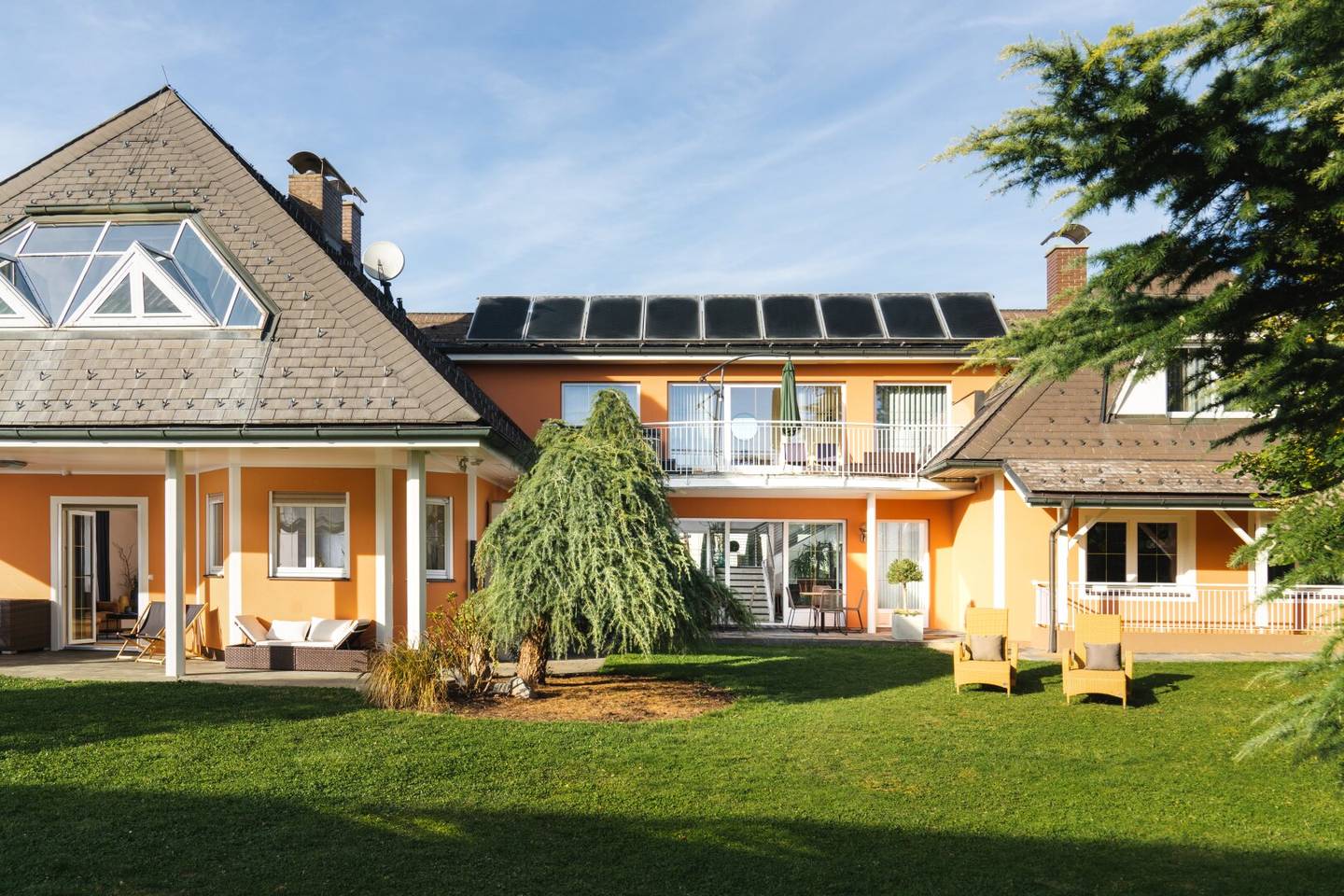 Villa „Vino“ – Exklusive Landhausvilla mit Weinkeller, Wellnessbereich und vielseitigen Nutzungsmöglichkeiten
