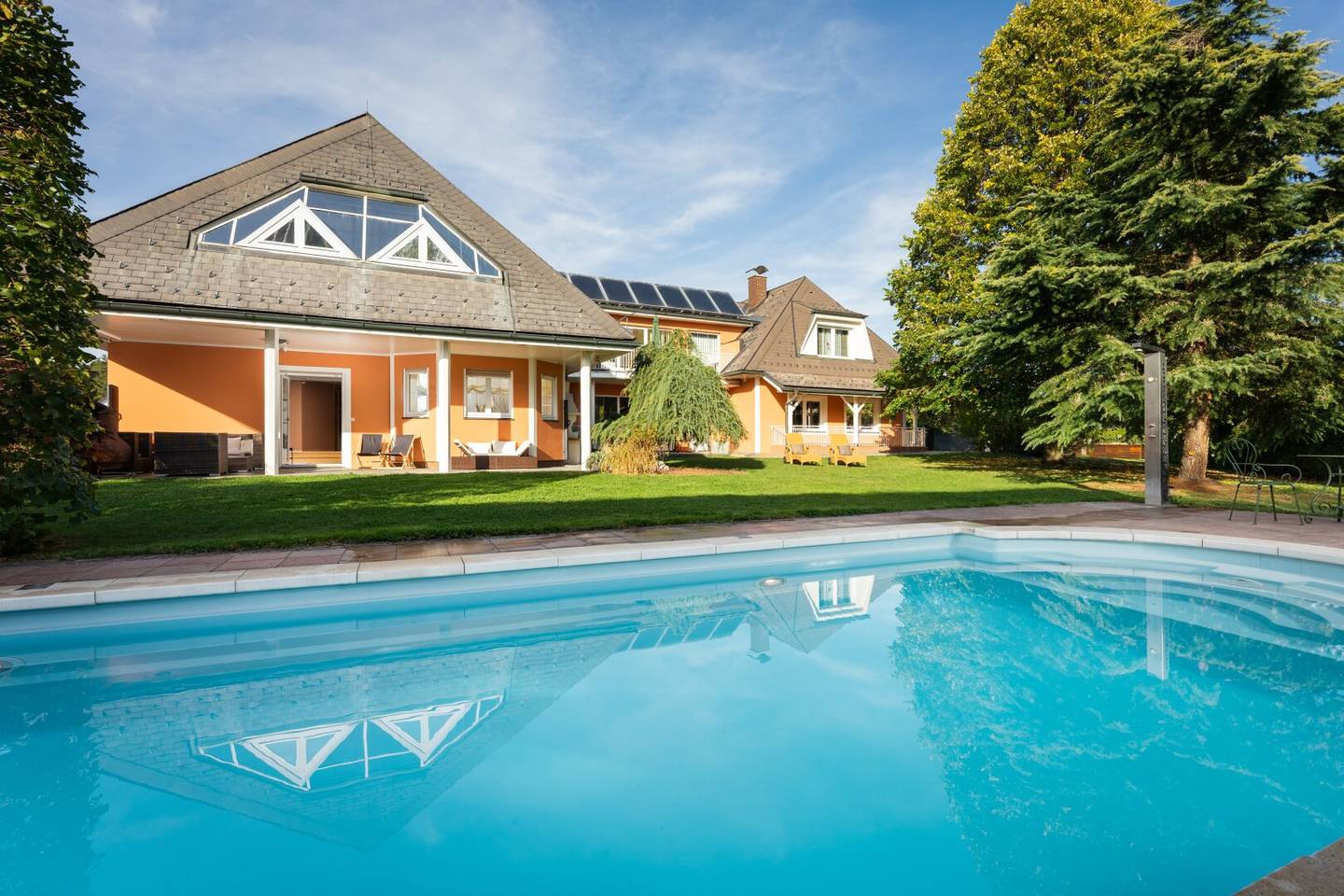 Villa „Vino“ – Exklusive Landhausvilla mit Weinkeller, Wellnessbereich und vielseitigen Nutzungsmöglichkeiten