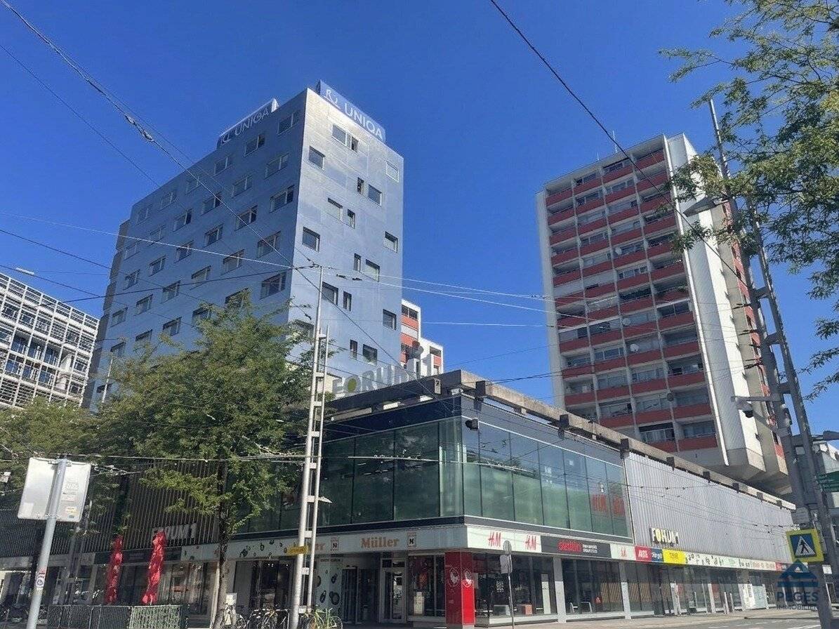 EVERYTHING OUT: 2-room apartment with balcony in need of renovation, Salzburger Hauptbahnhof