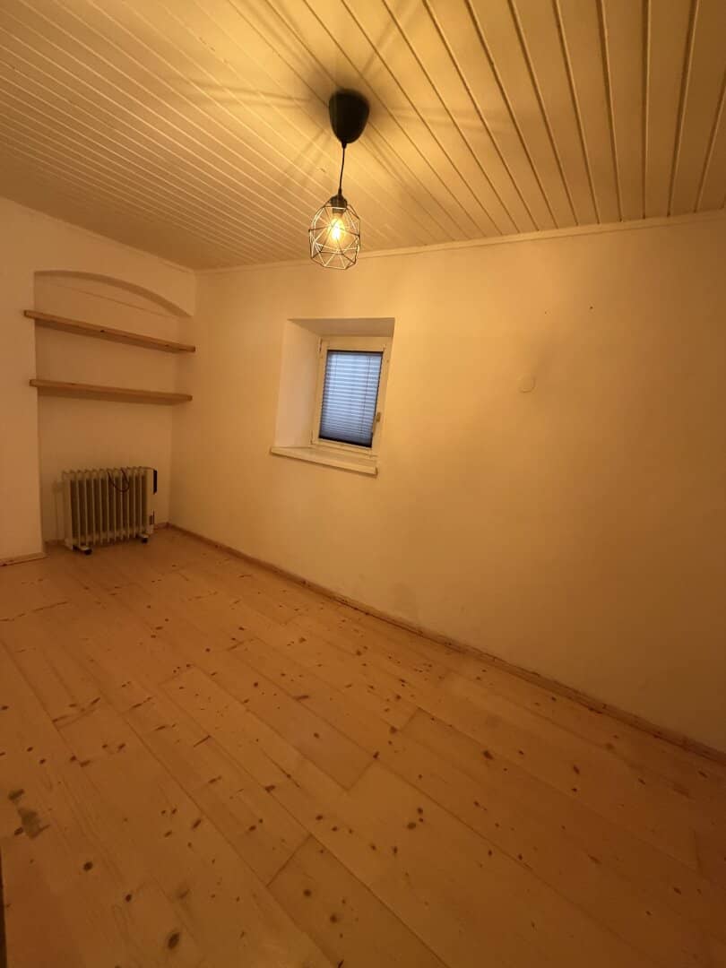 Charming 2-room apartment in Innsbruck, 59.5 m², in need of renovation, ideal for flatshare