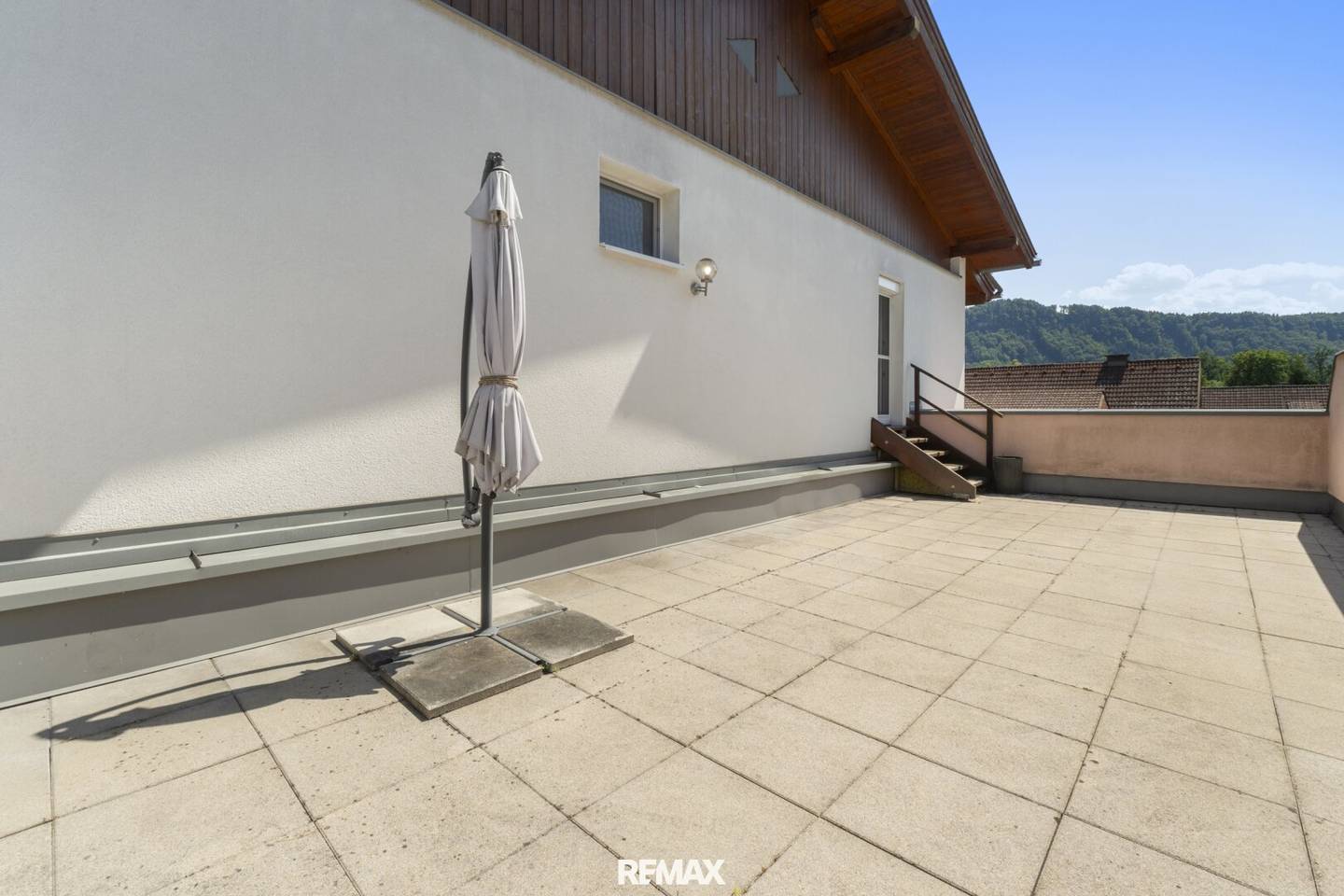 Modern 3-room apartment with stunning roof terrace