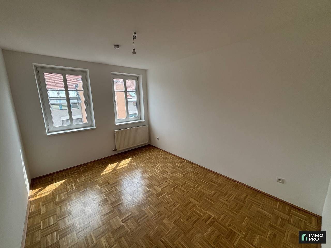 Bright 2-room apartment - commission free!