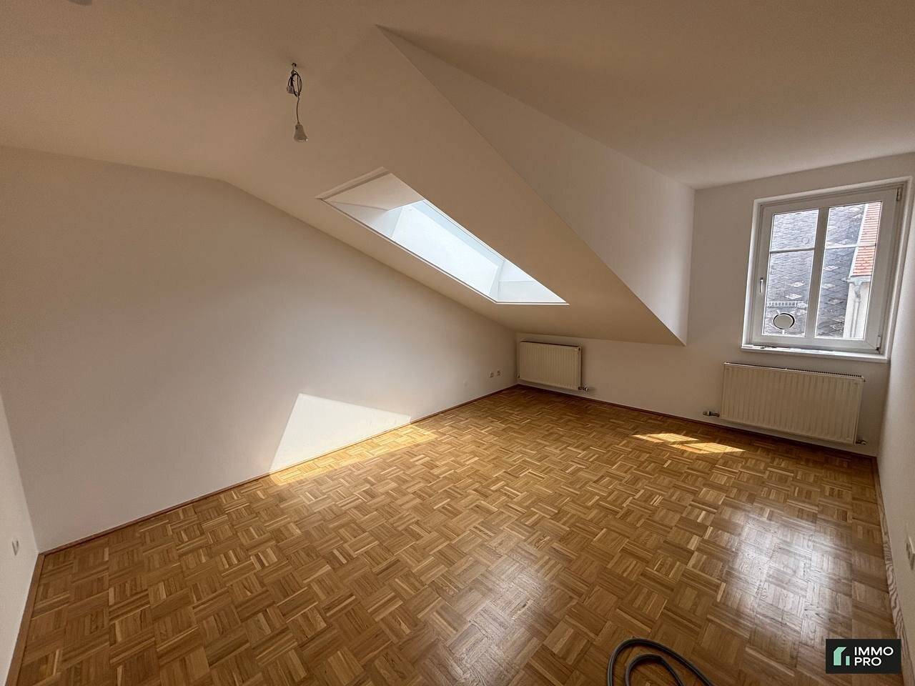 Bright 2-room apartment - commission free!