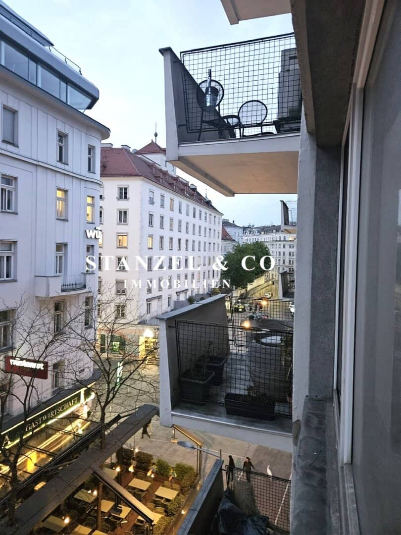 Bright loft near the Stadtpark (built 1959)