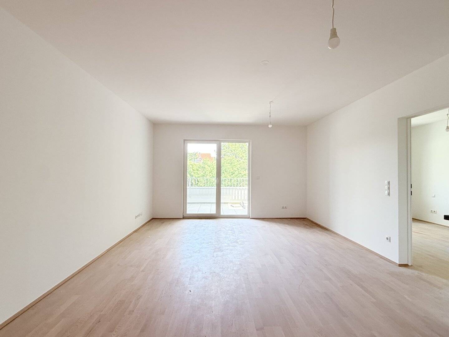 Commission-free first occupancy Two-room apartment with balcony and garage space