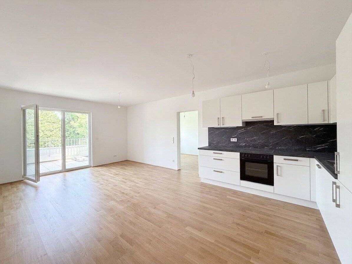 Commission-free first occupancy Two-room apartment with balcony and garage space
