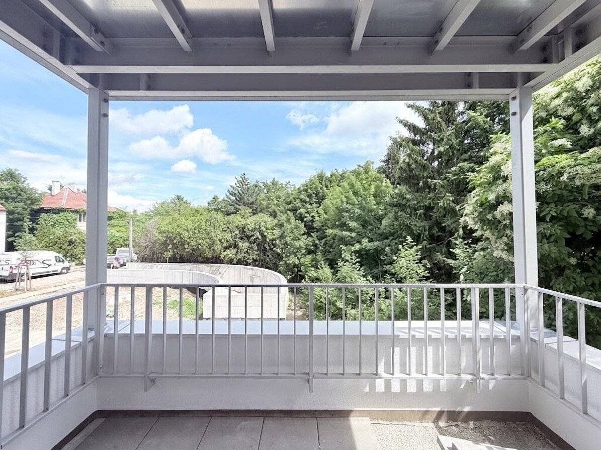 Commission-free first occupancy Two-room apartment with balcony and garage space