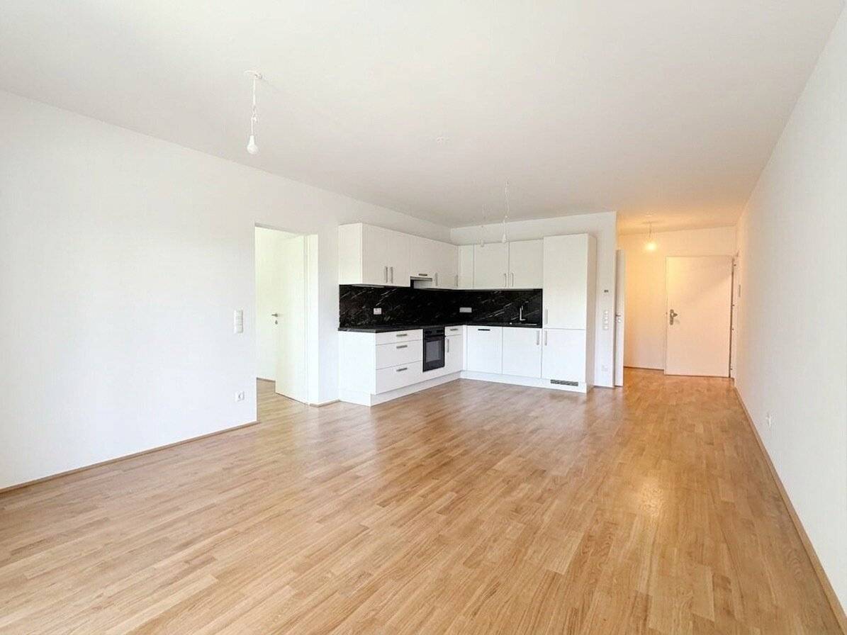 Commission-free first occupancy Two-room apartment with balcony and garage space