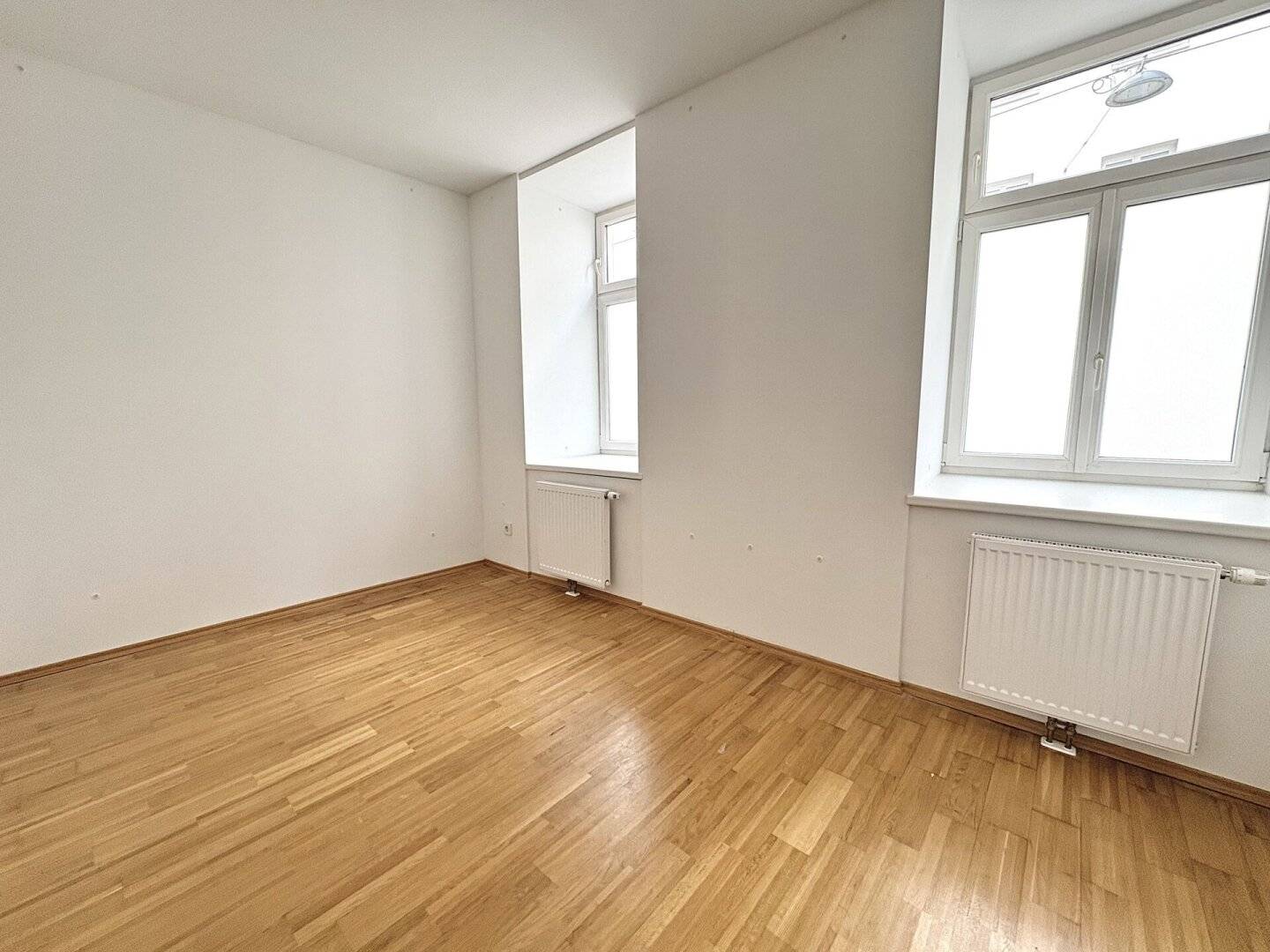 Freshly renovated 3-room condominium with terrace and garden