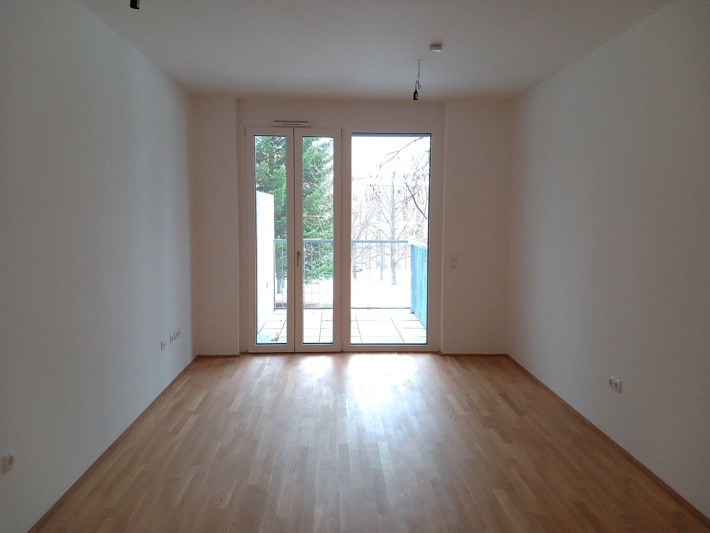 Theo's Welcome in the Park! Bright 2-room apartment in absolute quiet location with green view