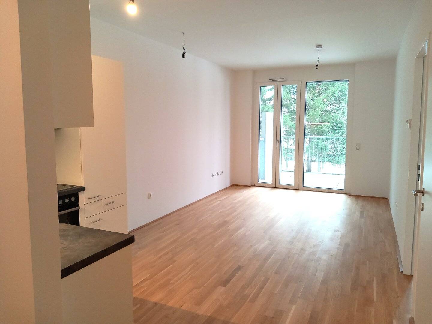 Theo's Welcome in the Park! Bright 2-room apartment in absolute quiet location with green view