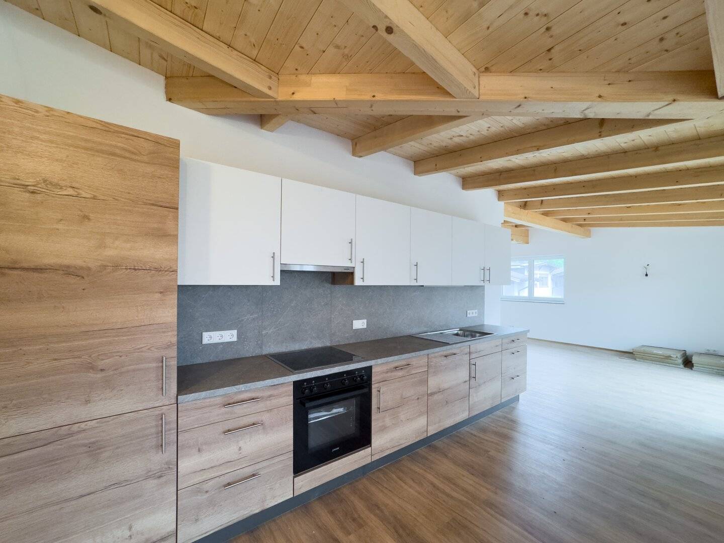 Sunny 3-room apartment with balcony