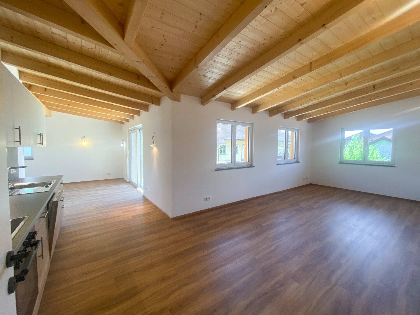 Sunny 3-room apartment with balcony