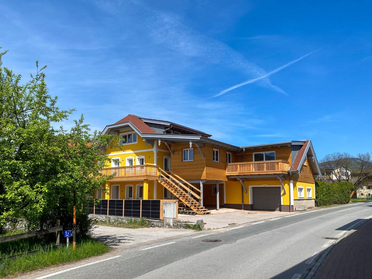 Sunny 3-room apartment with balcony