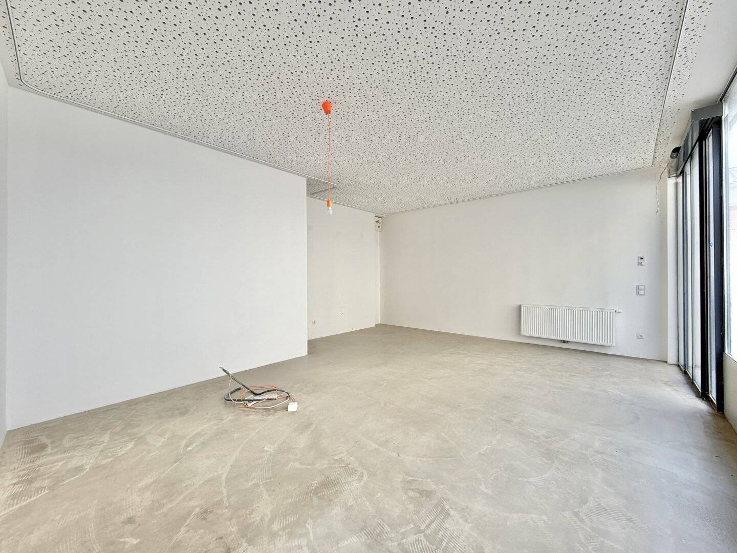 Representative office with glass frontage and warehouse near Taborstrasse for rent