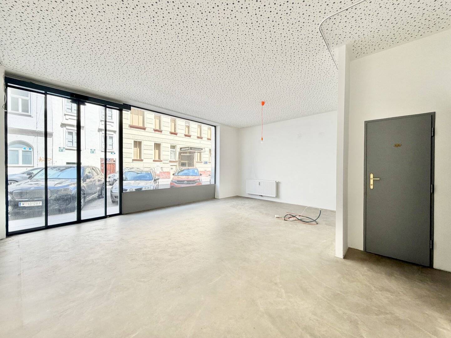Representative office with glass frontage and warehouse near Taborstrasse for rent