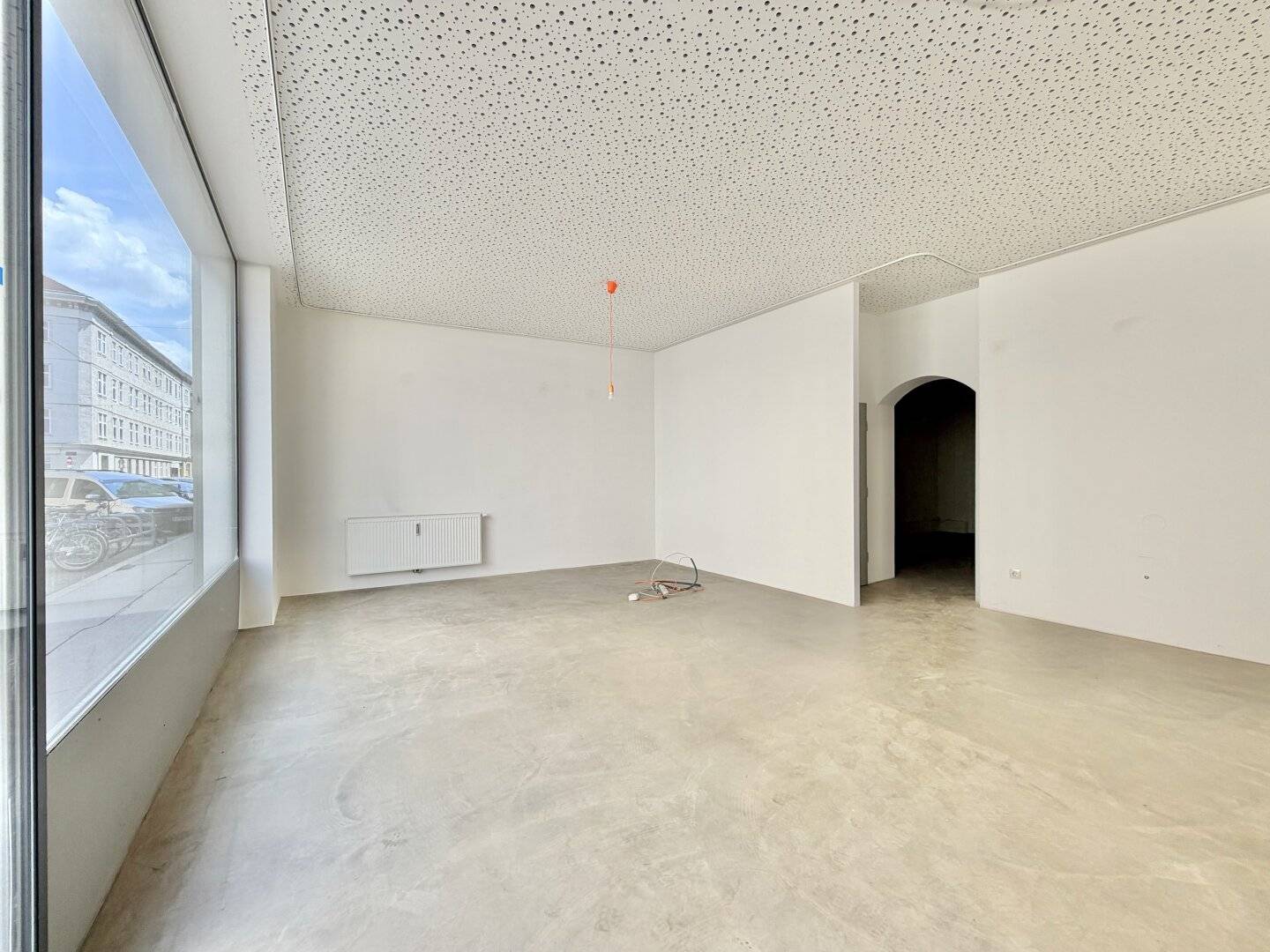 Representative office with glass frontage and warehouse near Taborstrasse for rent