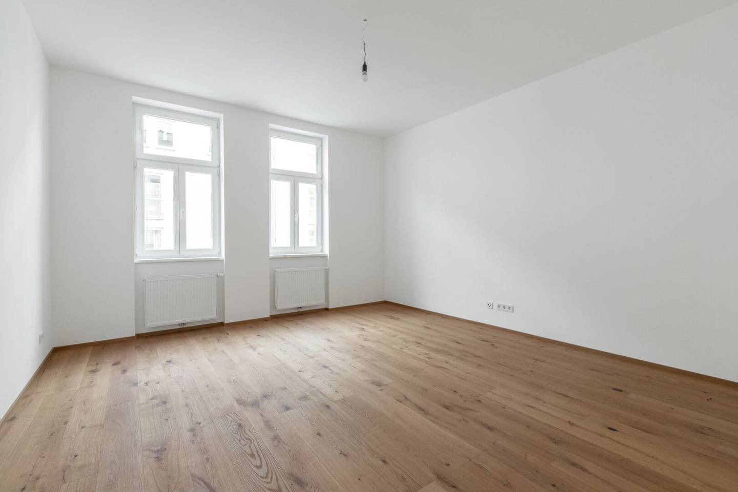 Luxury studio on the 3rd elevator floor First occupancy in a historic building in the 5th district