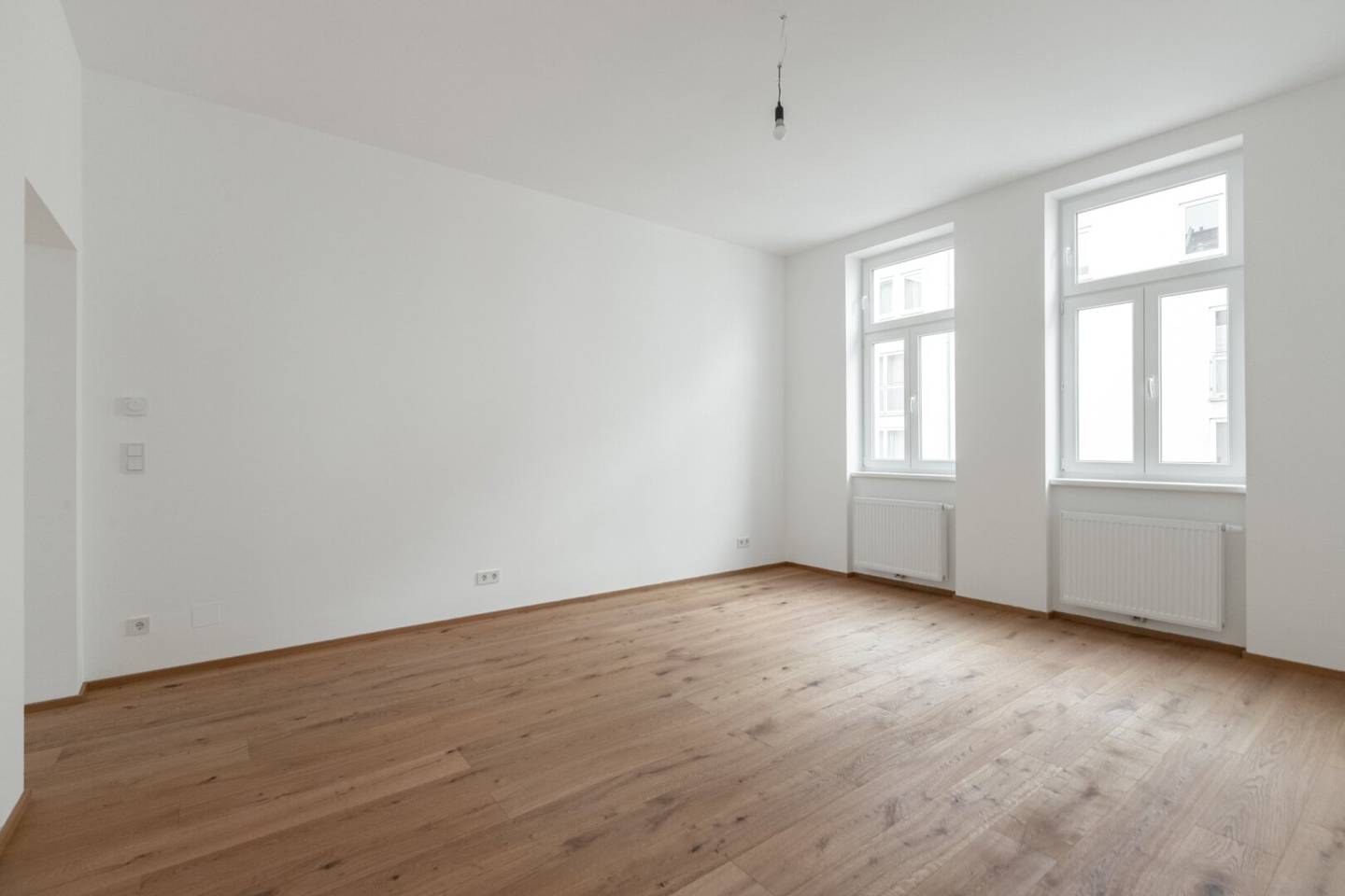 Luxury studio on the 3rd elevator floor First occupancy in a historic building in the 5th district