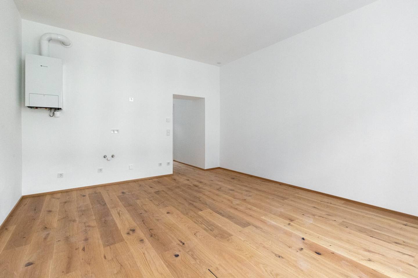 TOP ERSTBEZUG! 2-Zi.-Altbauwohnung mit Balkon!