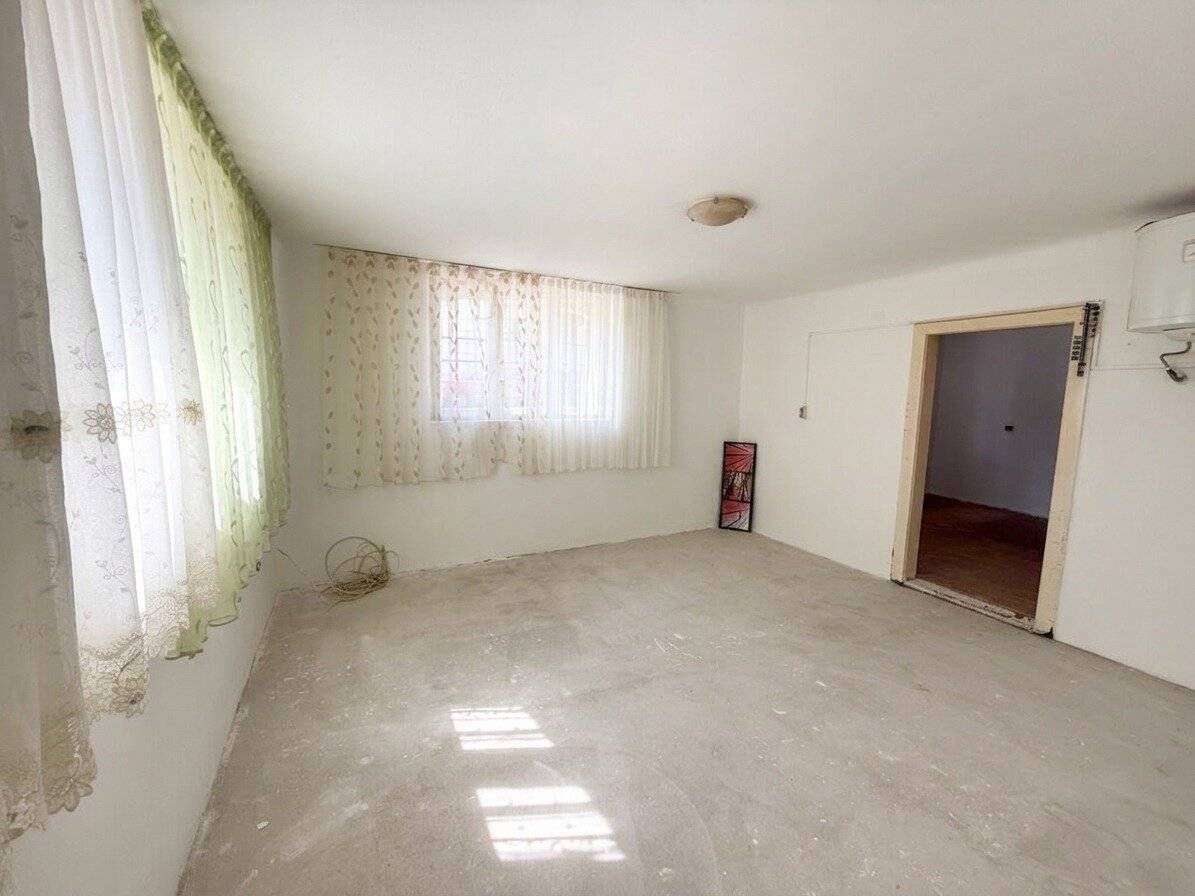 Bright Basement Storage for Rent in Excellent Location