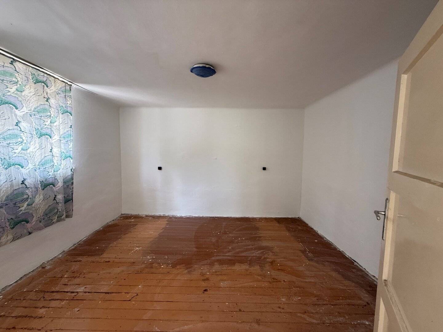 Bright Basement Storage for Rent in Excellent Location