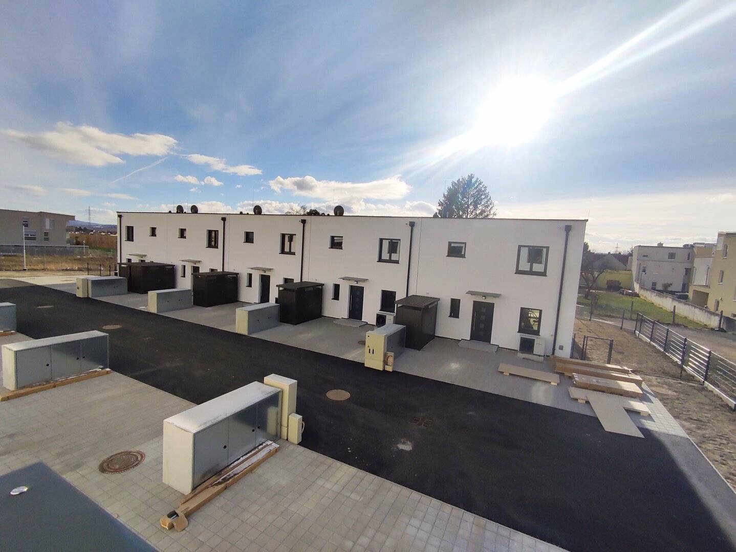 NEW Corner terraced house with large garden in state-of-the-art fittings including KITCHEN, PV &amp; EV charging station prepared