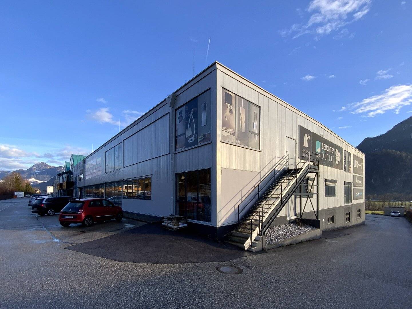 Free storage and commercial space in central location, near motorway, Wiesing