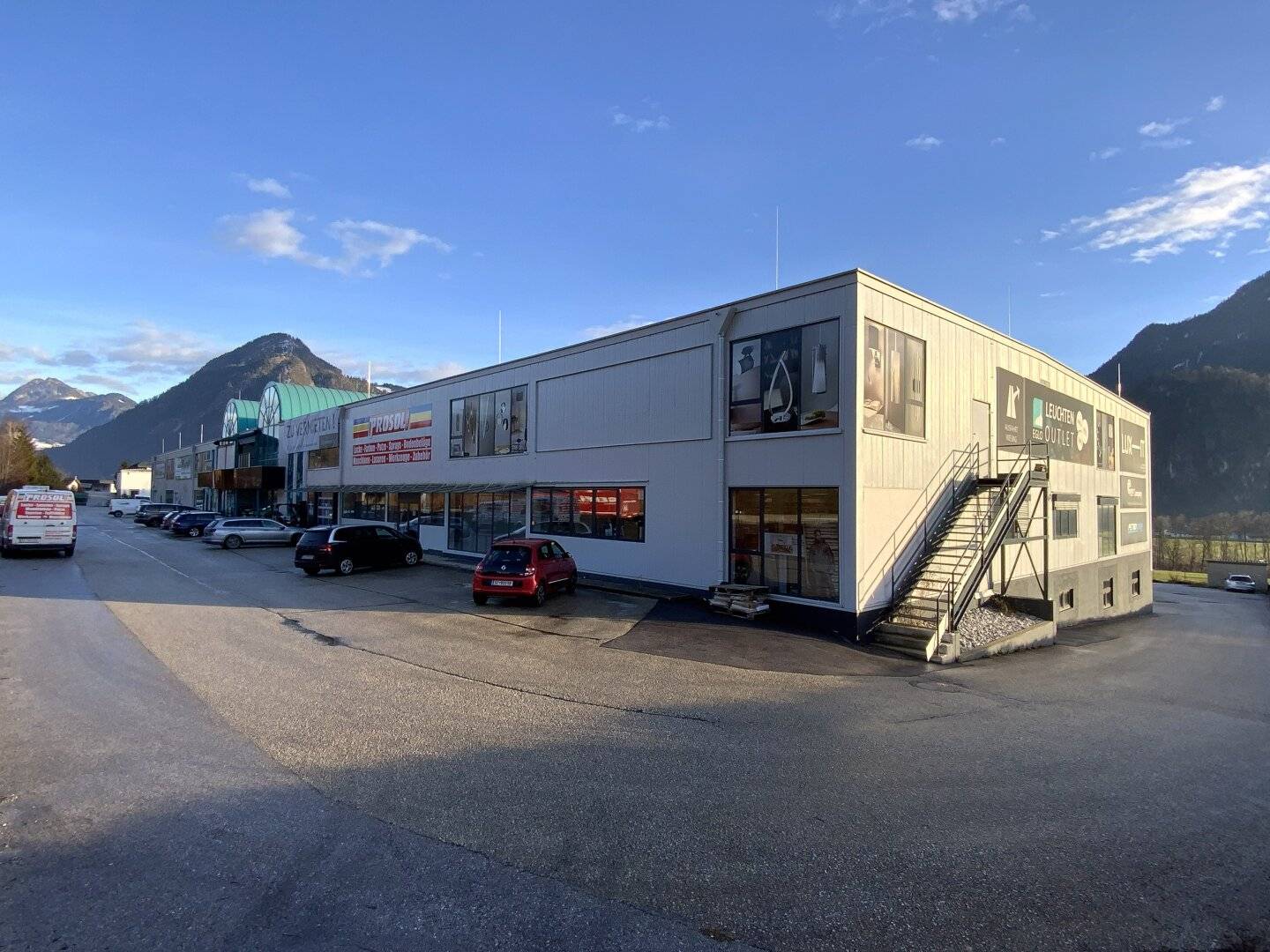 Free storage and commercial space in central location, near motorway, Wiesing