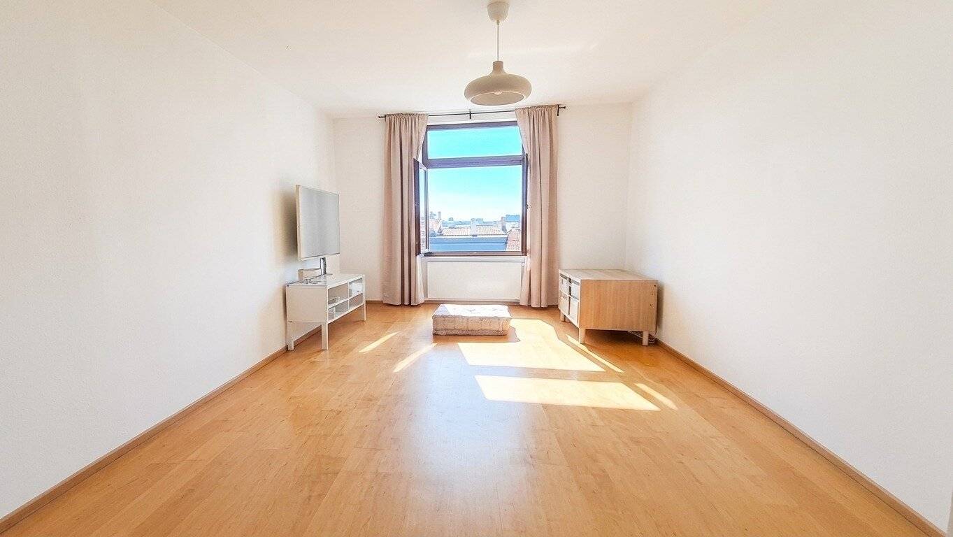 Spacious 4-room apartment + large extra kitchen + balcony at Kaiser-Josef-Platz, also perfect as a 4-person flatshare