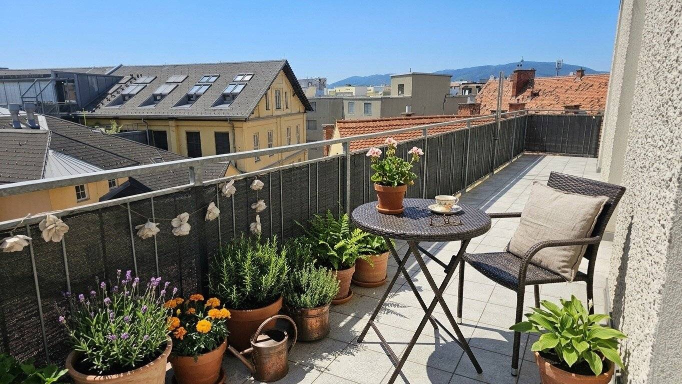 Spacious 4-room apartment + large extra kitchen + balcony at Kaiser-Josef-Platz, also perfect as a 4-person flatshare