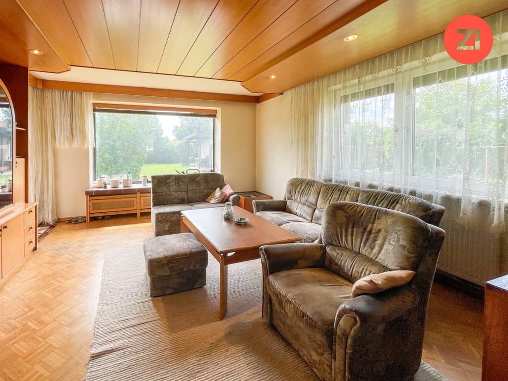 Sonniger Garten mit Pool und Ausbaupotenzial Familienwohnung