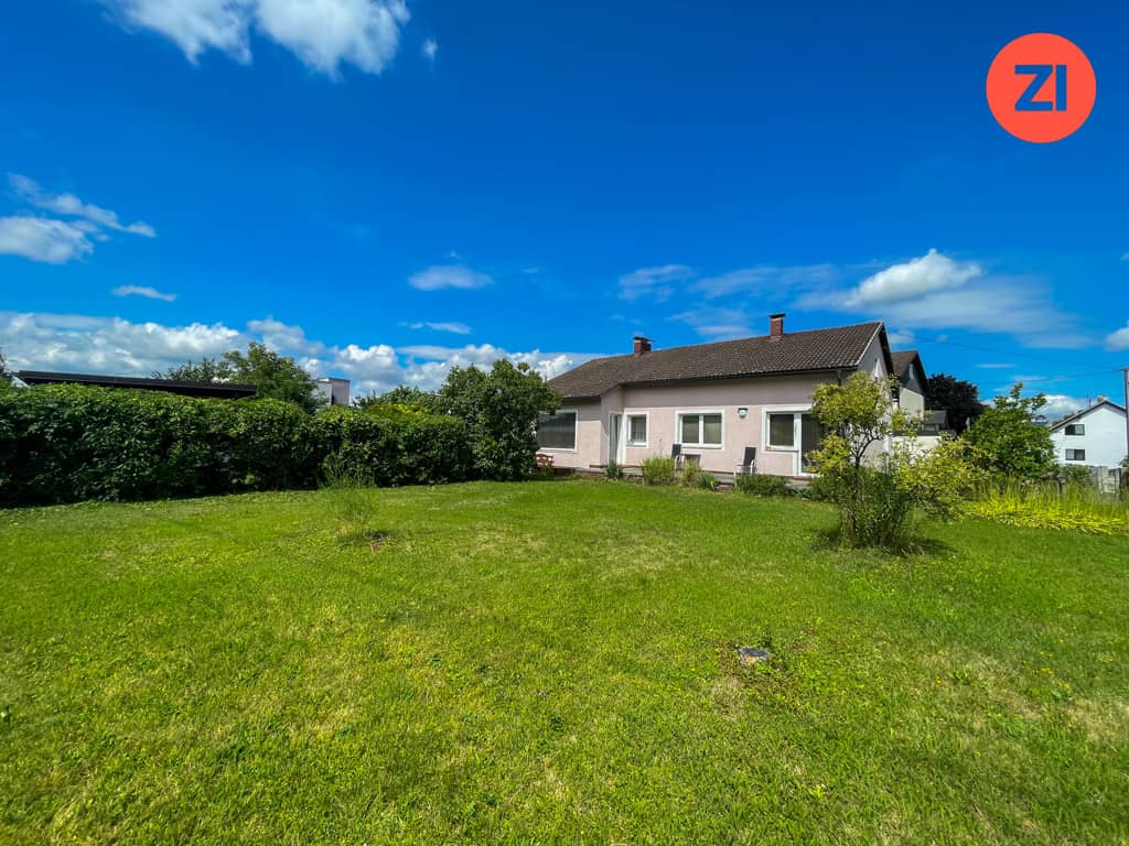 Sonniger Garten mit Pool und Ausbaupotenzial Familienwohnung
